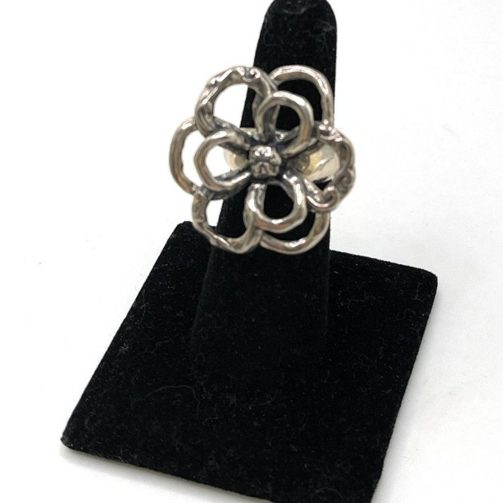 R2784 Silpada Sterling Silver Flower Power Ring